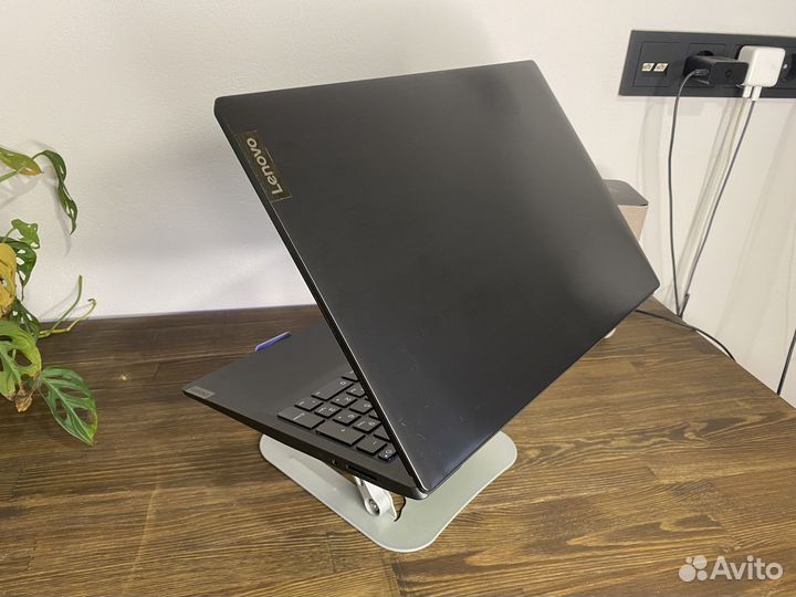 Тонкий игровой ноутбук Lenovo i3-7/12gb/SSD/MX110