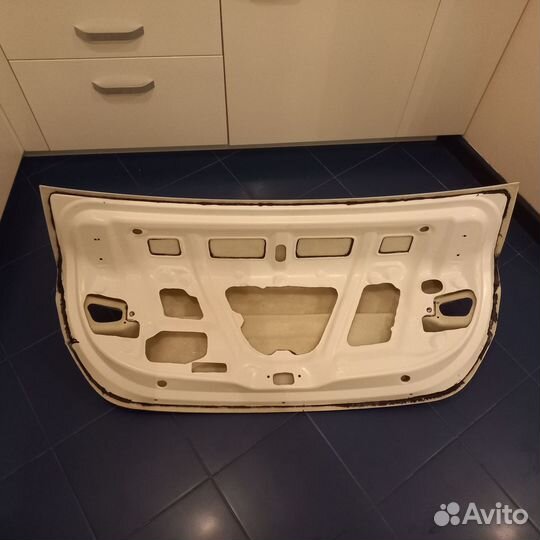 Пластиковая крышка багажника Hyundai Solaris 2