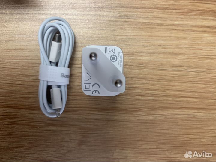 Сетевое зарядное устройство