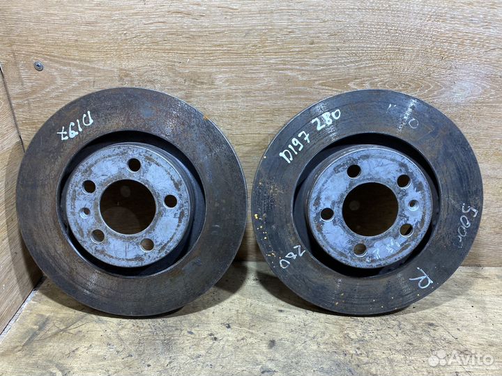 Комплект передних тормозных дисков VW Golf 4 D197