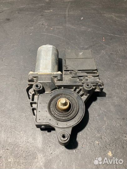 Моторчик стеклоподъемника Volkswagen Passat