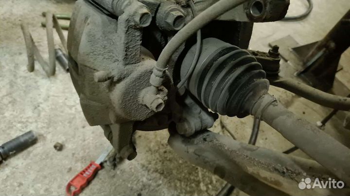 Кулак передний правый Nissan Qashqai j10 2012 1.6