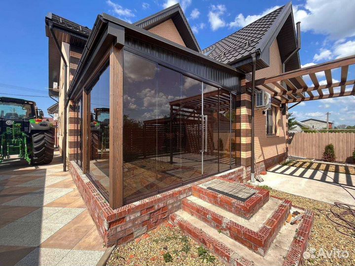 Безрамное остекление веранды