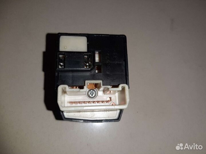 Кнопка регулировки зеркал Субару