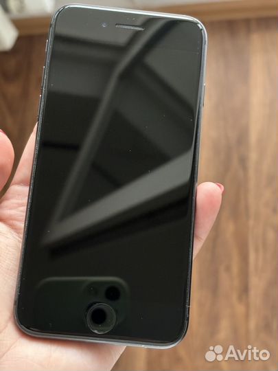 iPhone 8, 64 ГБ