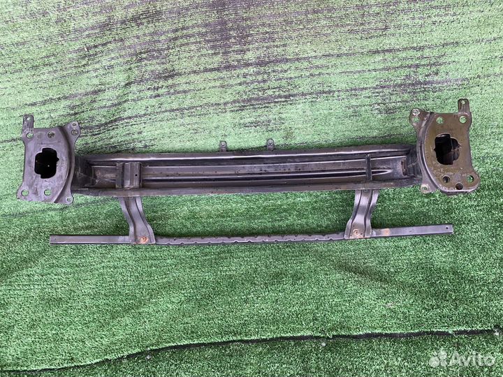 Усилитель бампера передний Volkswagen Passat b6 3C