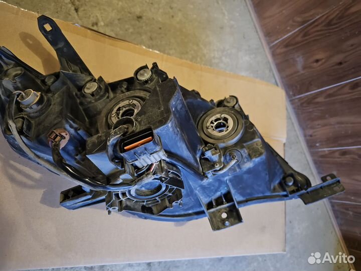 Фара левая Mitsubishi xl (2008г)