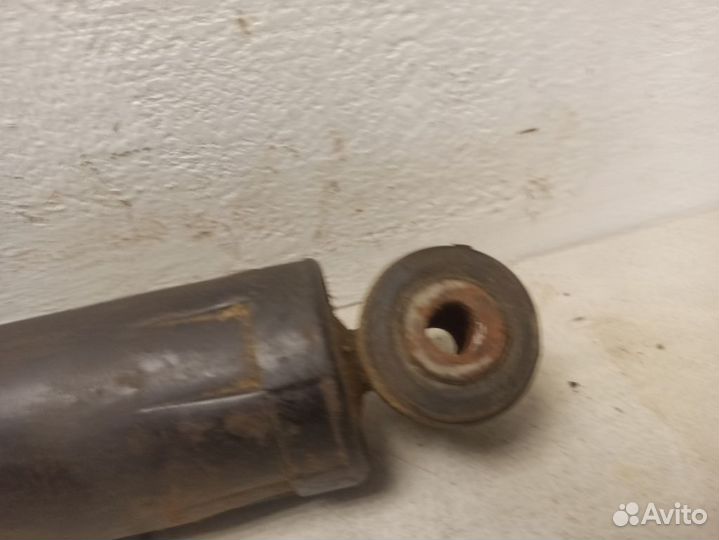 Амортизатор задний Джип