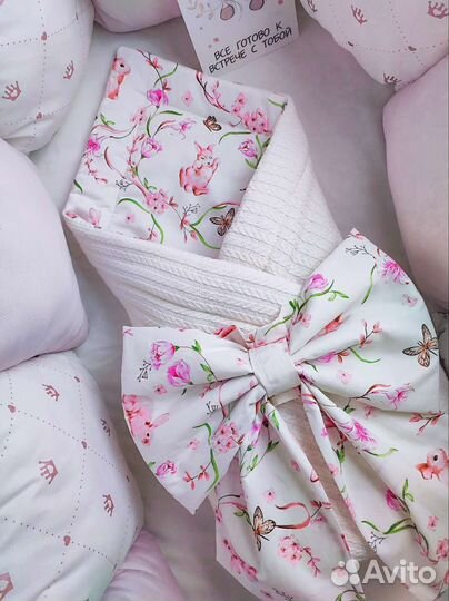 Комплект на выписку:конверт,шапочка,пинетки,уголок