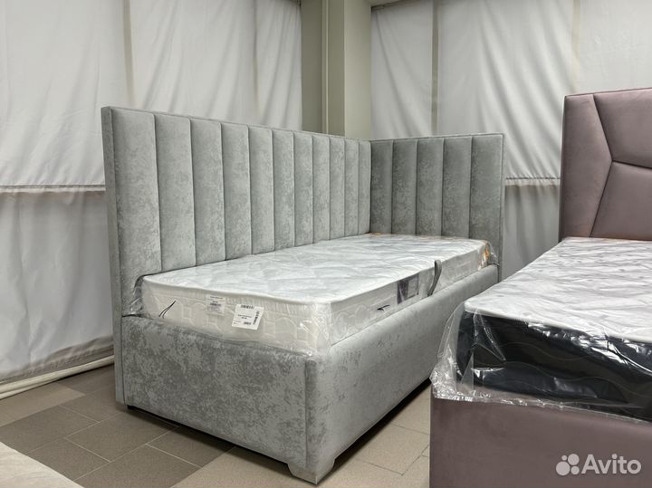 Детская кровать с боковой стенкой