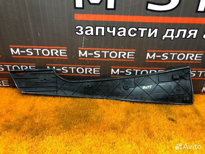 Накладка центральной консоли передняя правая Bmw