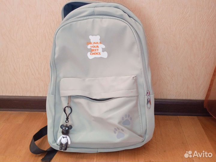 Рюкзак ментолового цвета с брелком медведя