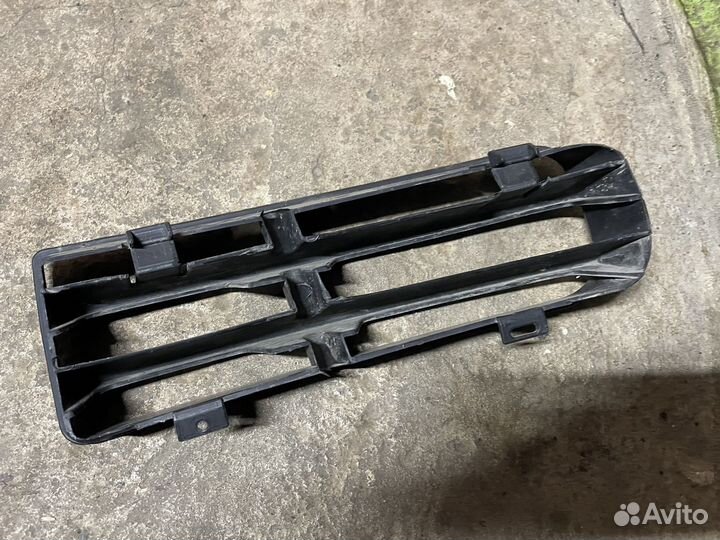 Решетки бампера (левая+правая) VW Golf 4