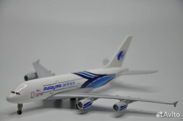 Самолёт Airbus A380-841 Malaysia Airlines металл