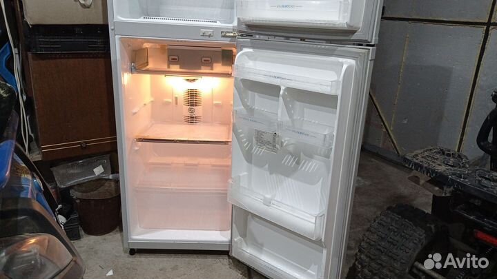 Холодильник Samsung SR-V33H