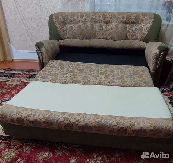 Диван с двумя креслами