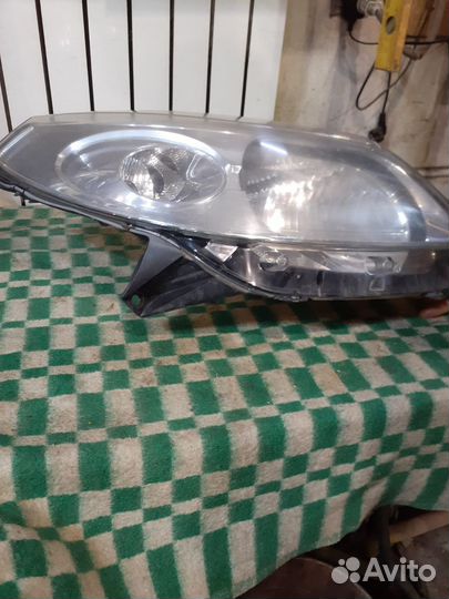 Правая фара сандеро 21года