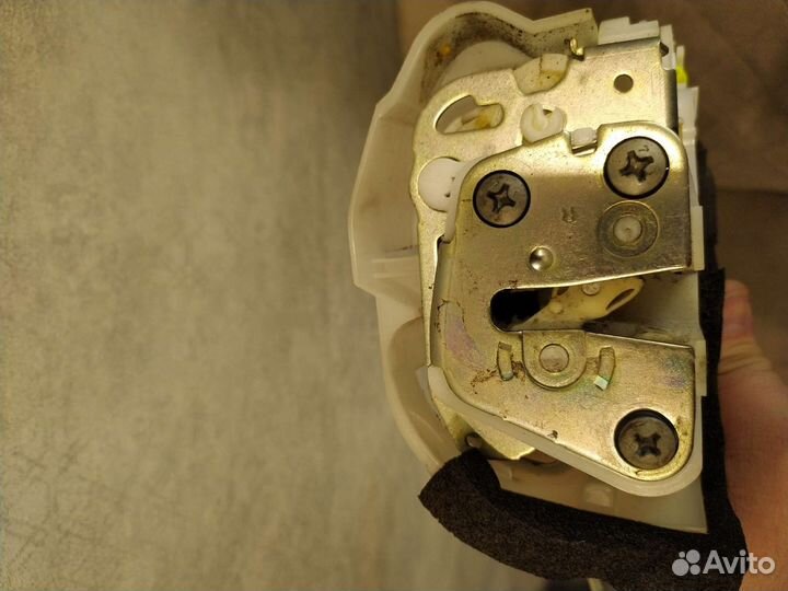 Замок двери subaru impreza передний правый