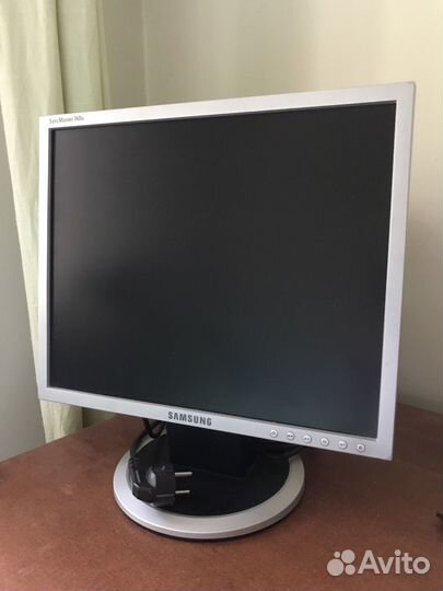 Монитор Samsung SyncMaster 740n