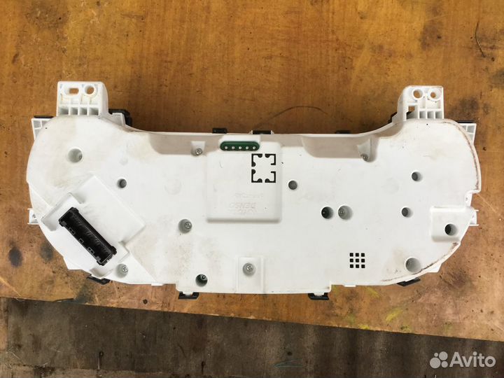 Щиток приборов Toyota Sienna 2013г