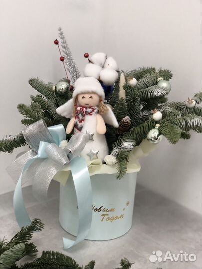 Новогодняя композиция из нобилиса цветы