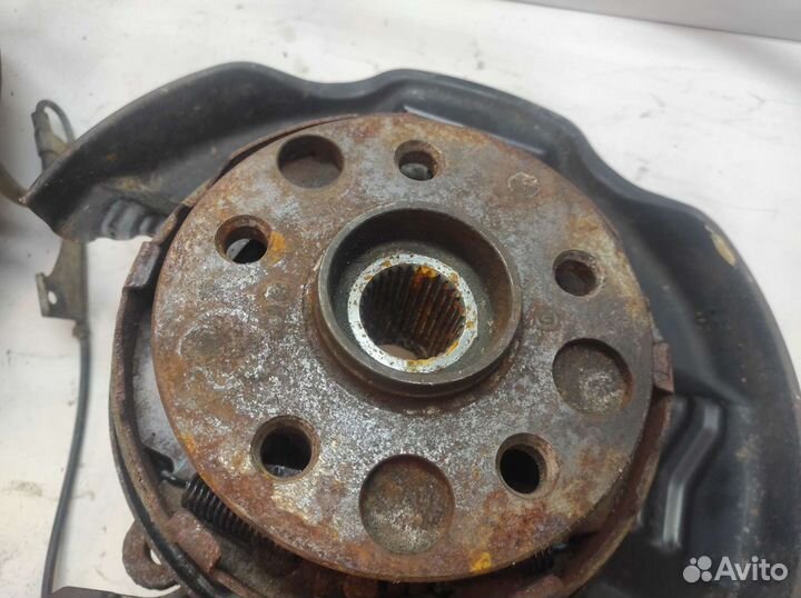 Ступица кулак задний в сборе Toyota Mark II GX110