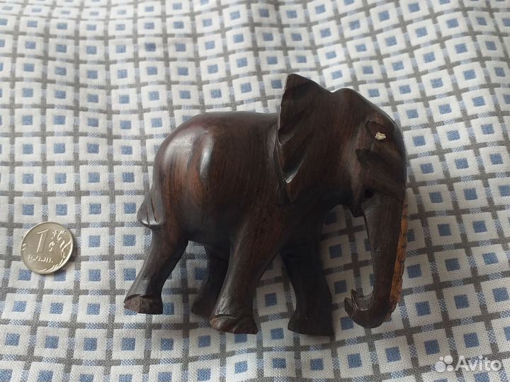 Слон из каменного дерева