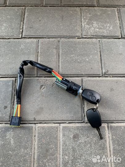 Замок зажигания Рено Логан Сандеро