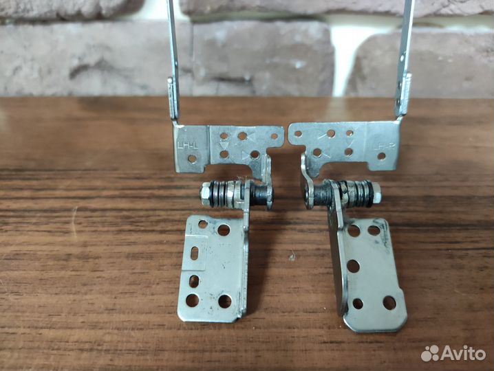 Петли матрицы ноутбука Sony SVE17