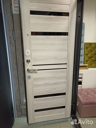 Дверь Входная со стеклом и ковкой термо