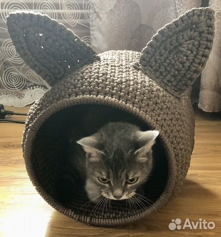 Домик для кошки вязаный