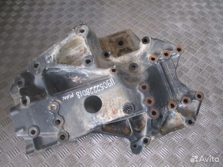 Кронштейн крепления передней рессоры правый MAN 81