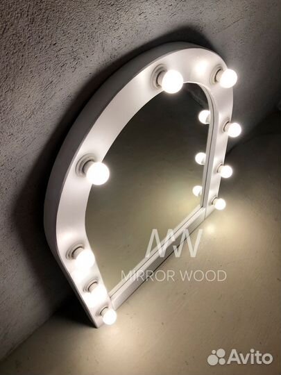 Гримерное зеркало с подсветкой полукруг