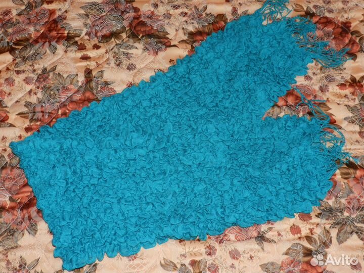 Платки головные, шаль пуховая, шарфы