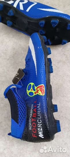 Футбольные бутсы