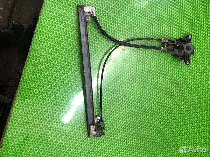 Задний левый стеклоподемник пежо 306