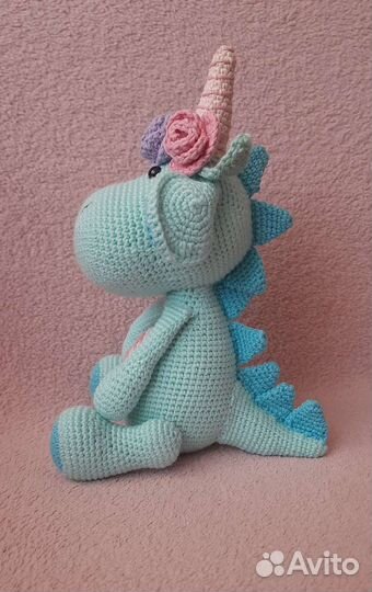 Вязаная игрушка Динозаврик-единорог
