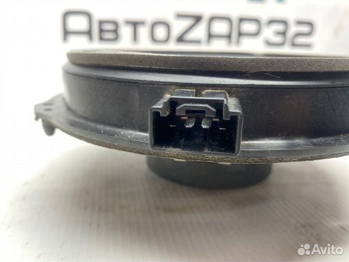Динамик задний Ford Focus хэтчбек 2010