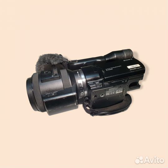 Видеокамера Sony NEX-vg30eh