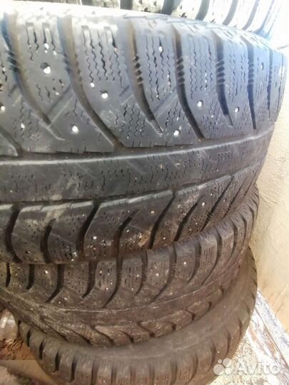 Bridgestone Ice Cruiser 7000 215/60 R17