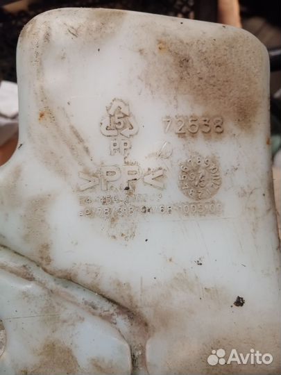 Бачок омывателя Митсубиси Каризма