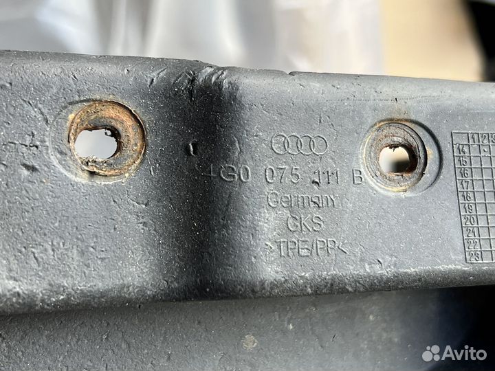 Брызговик передний правый Audi A6 C7