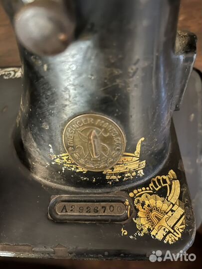 Антикварная швейная машинка Singer