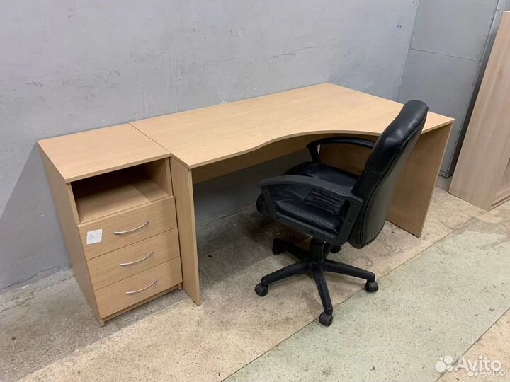 Стол компьютерный с тумбой