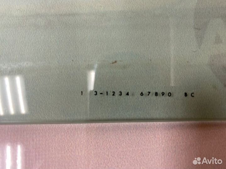 Стекло двери переднее левое Chrysler Voyager 3.3L