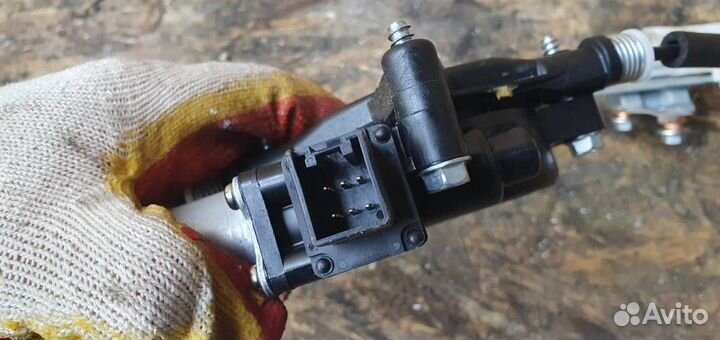 Стеклоподъемник электрический передний левый Mazd