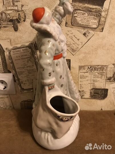 Статуэтка фарфоровая - Дед Мороз