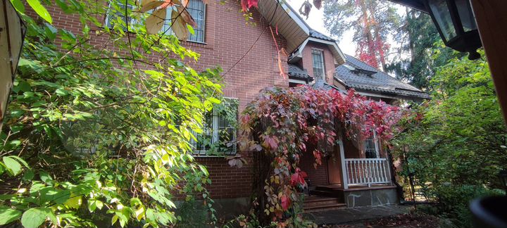 Дом 248 м² на участке 20 сот.