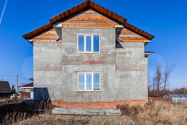 Коттедж 411 м² на участке 12 сот.