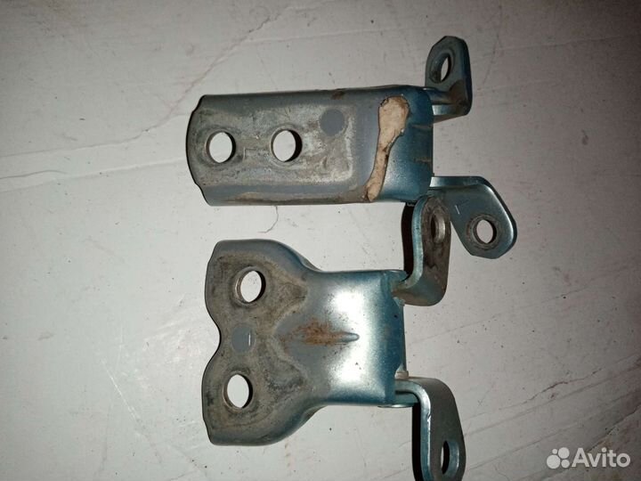 Петли дверей Toyota Ist